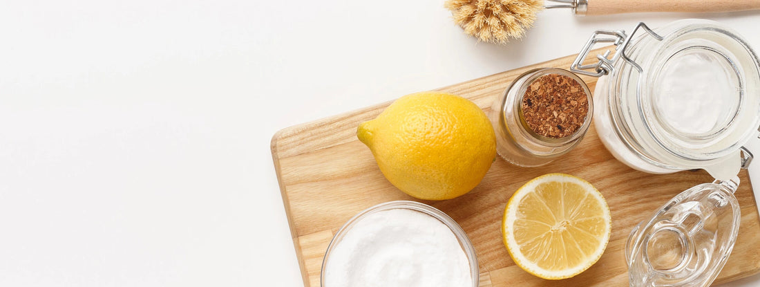tagliere con limone e bicarbonato