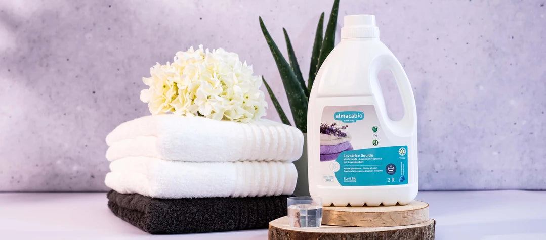Detersivo lavatrice alla lavanda Almacabio con dosaggio 